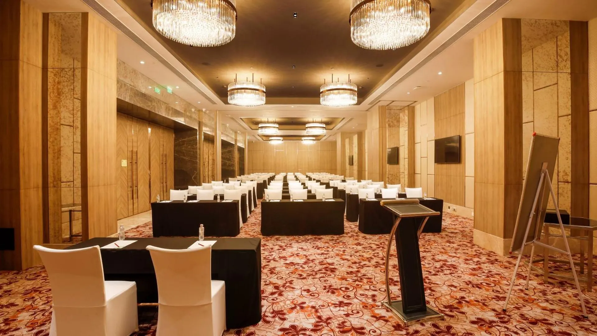 Hotel Holiday Inn Gurugram Sector 90 By Ihg Gurgaon