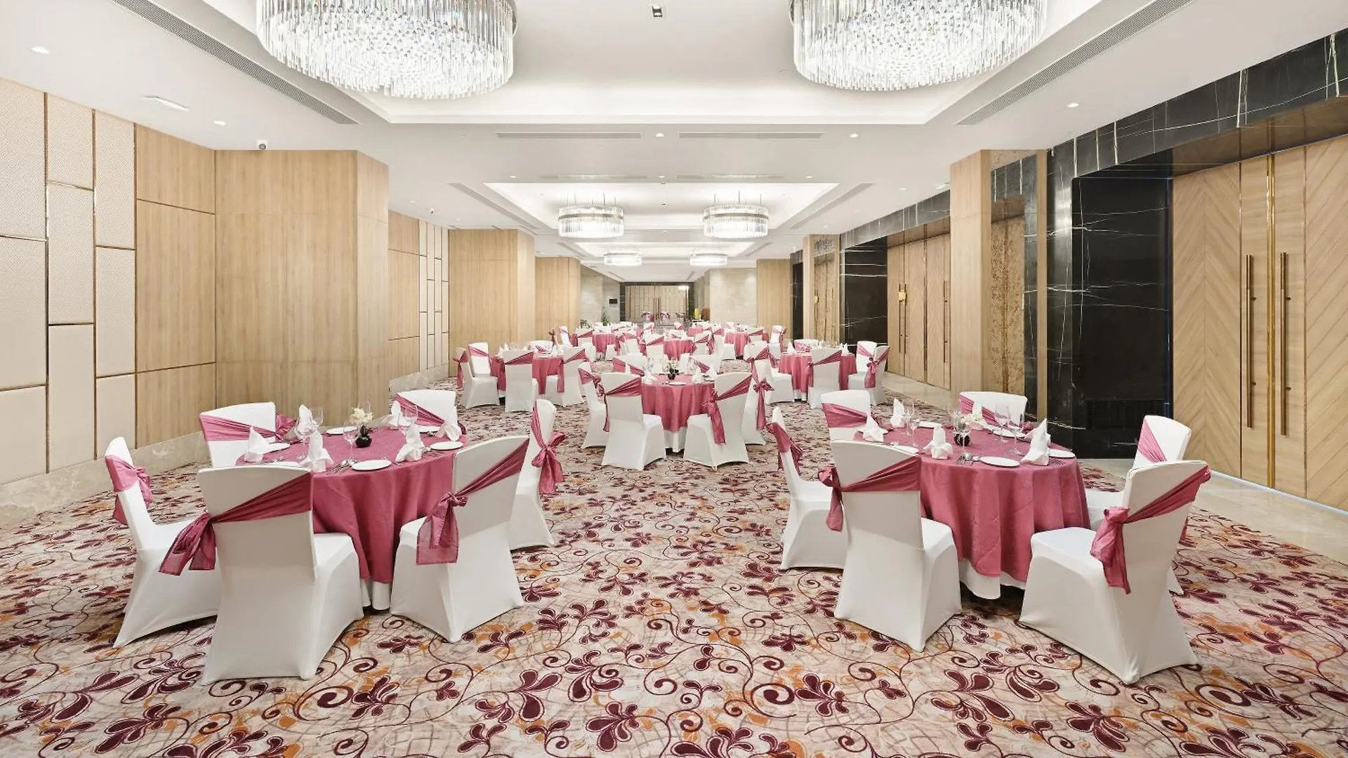 Holiday Inn Gurugram Sector 90 By Ihg Gurgaon 5*,  India