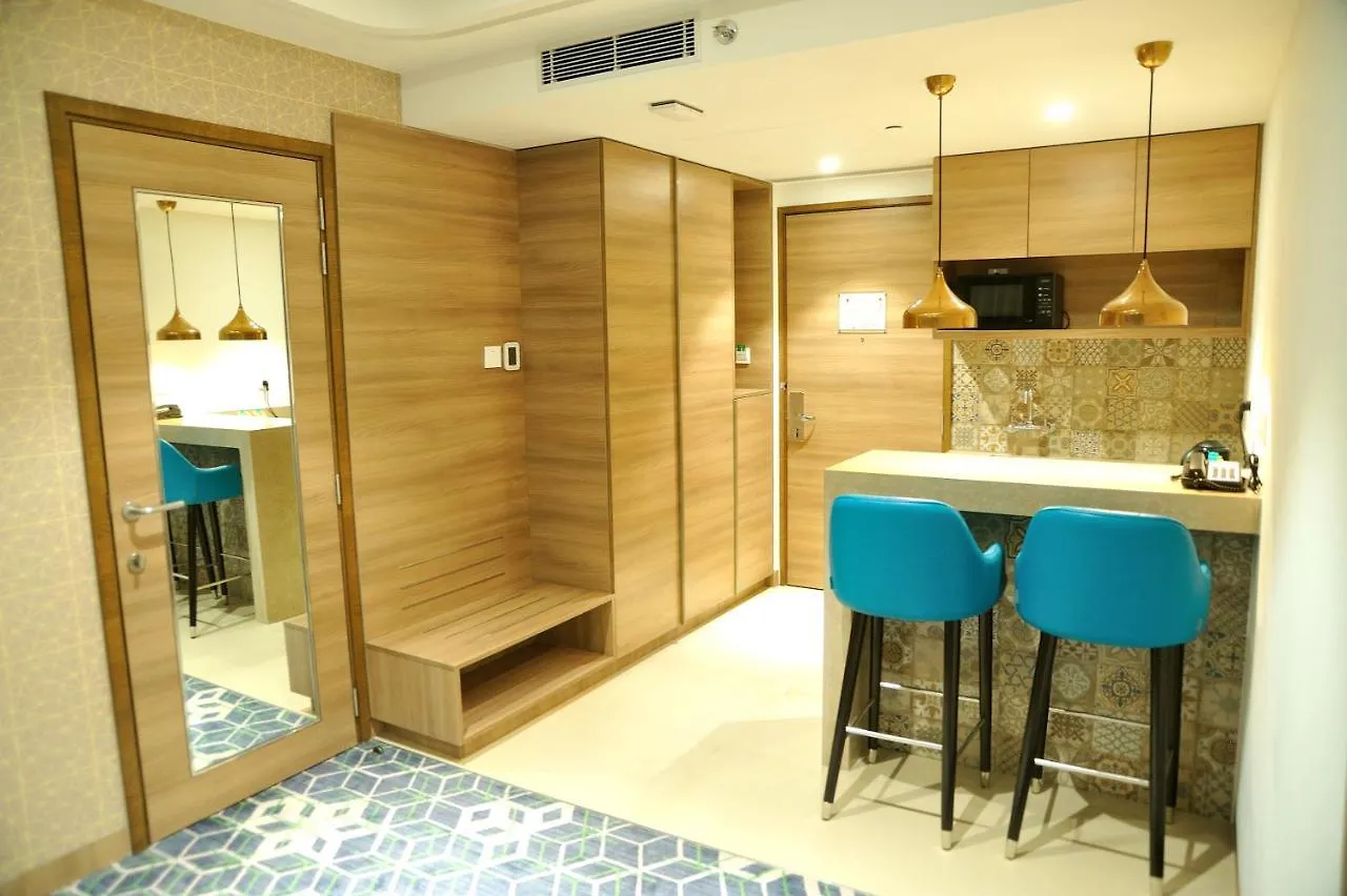 Holiday Inn Gurugram Sector 90 By Ihg Gurgaon 5*,  Indie